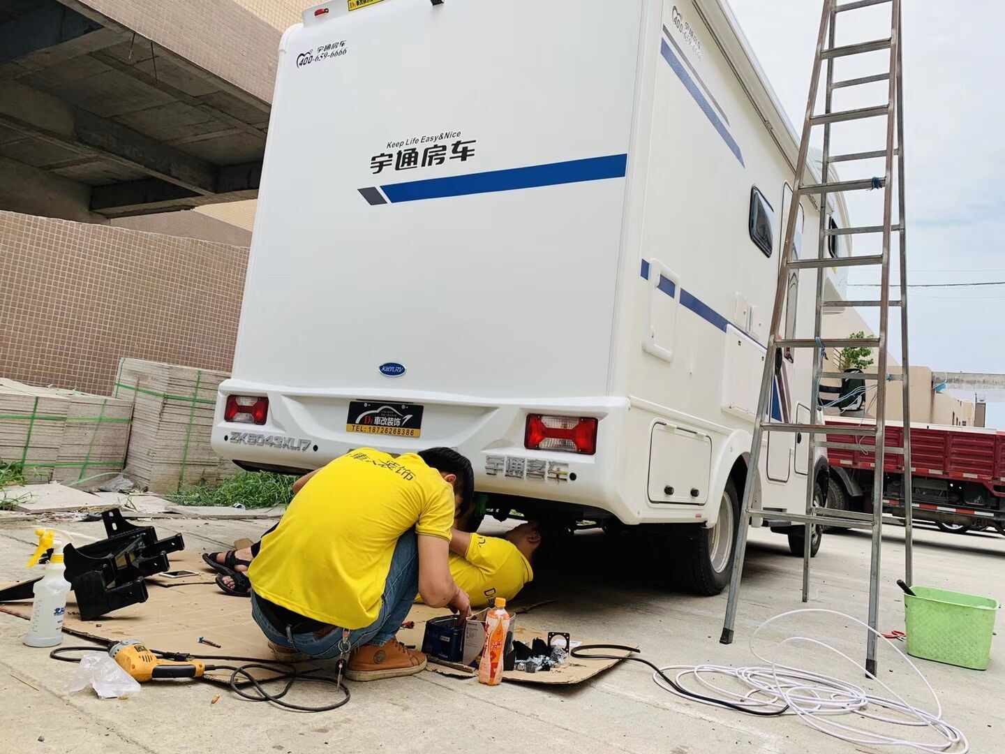 凯伦宾威房车安装车载卫星电视！安装三孔位拖车杠！(图4)