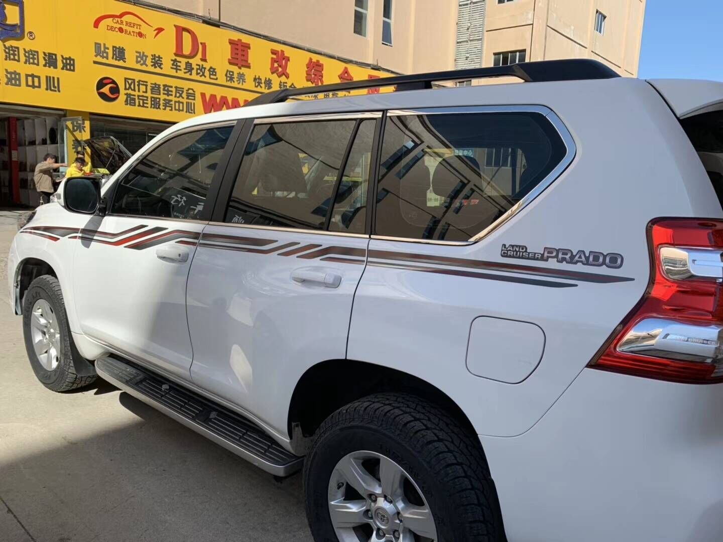 路虎发现4老改新，改装后杠，悬浮轮毂(图3)