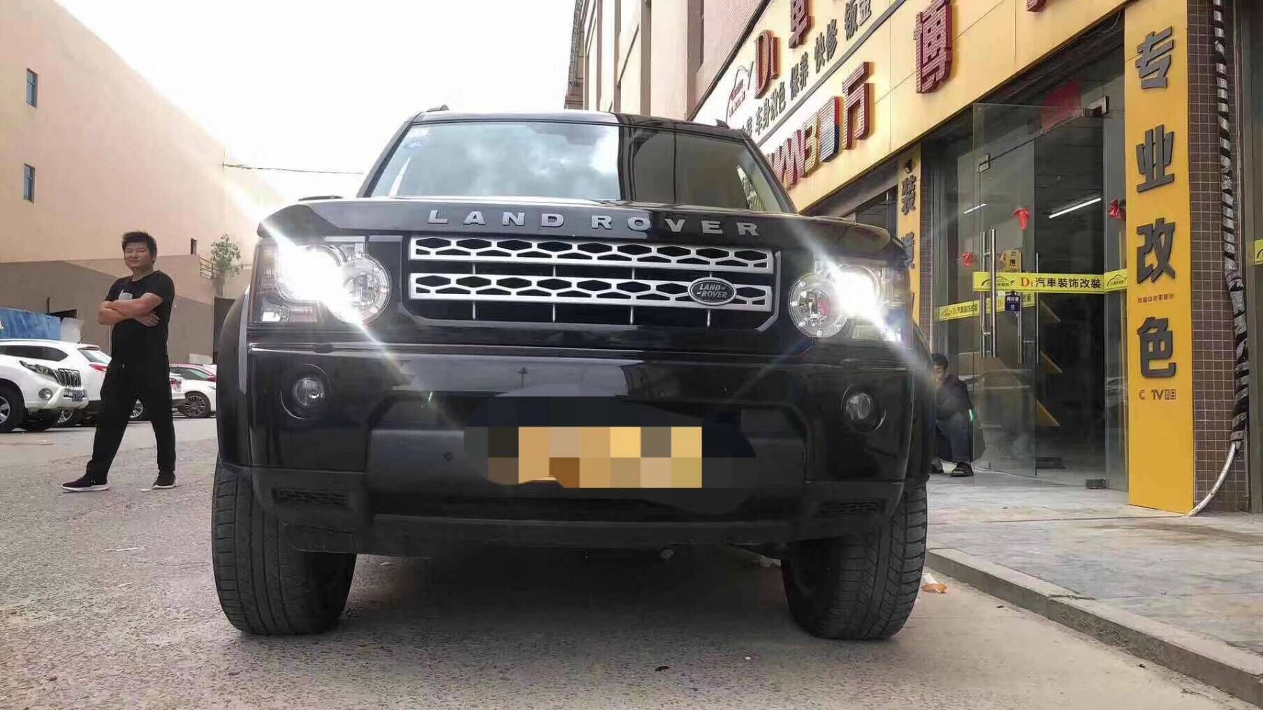 路虎发现4老改新，改装后杠，悬浮轮毂(图1)