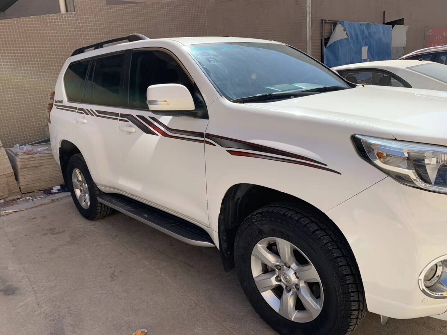 路虎发现4老改新，改装后杠，悬浮轮毂(图2)