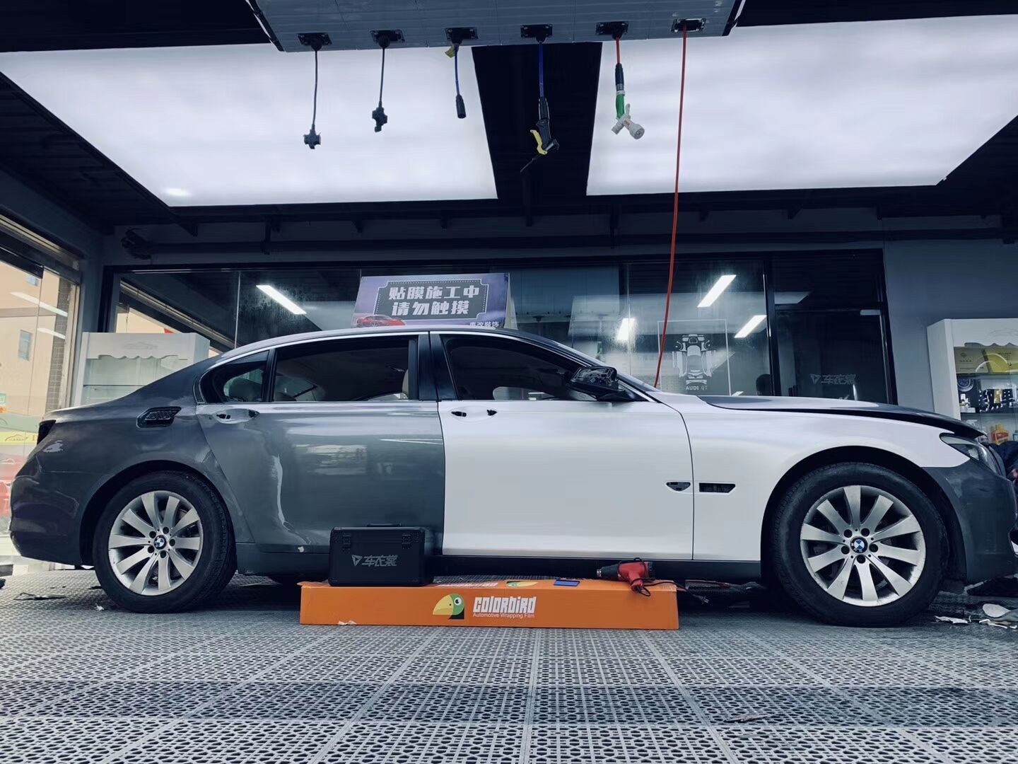 宝马7系：施工车衣裳彩鸟系列电光金属白，开工……(图5)