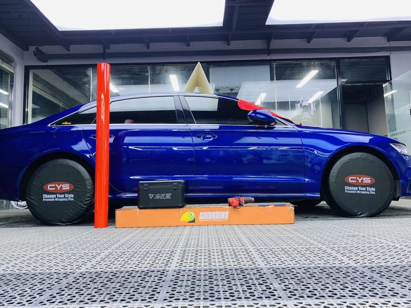 奥迪A6车身改色，法拉利红……准备施工(图2)