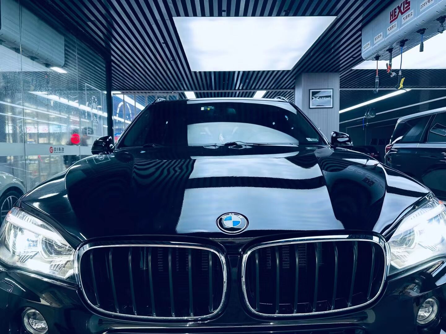 宝马X5改色钢琴黑完工……(图3)