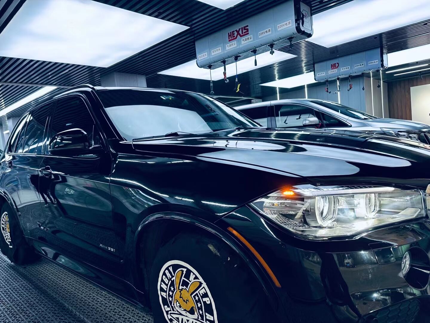 宝马X5改色钢琴黑完工……(图2)