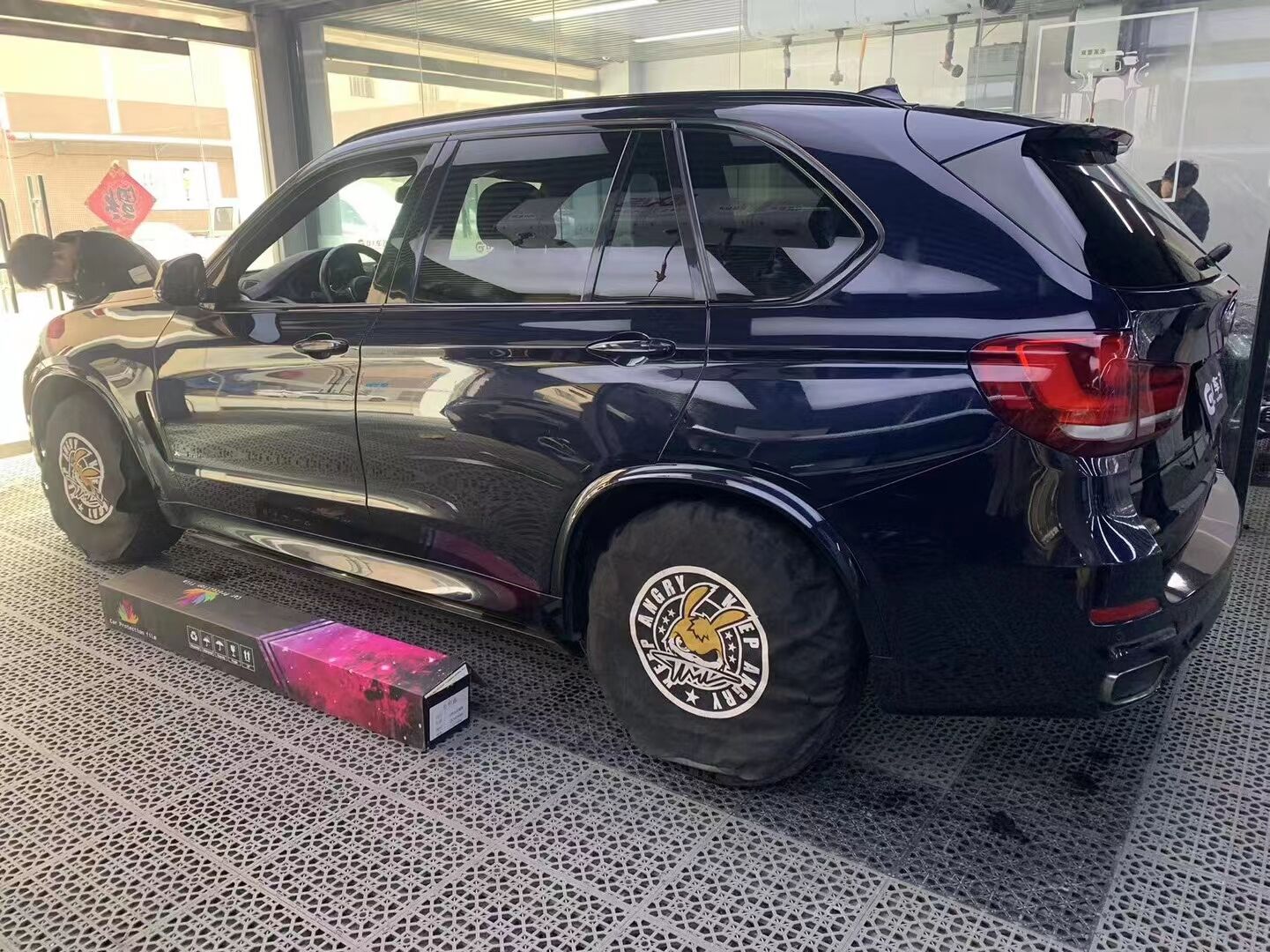 宝马X5改色钢琴黑完工……(图6)