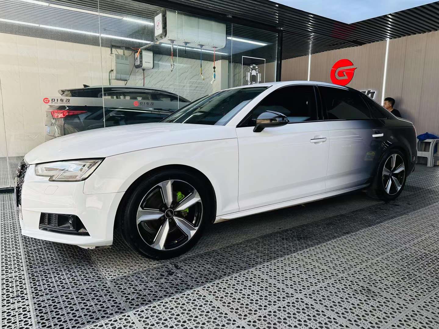 奥迪A4 定制渐变色 #(图1)