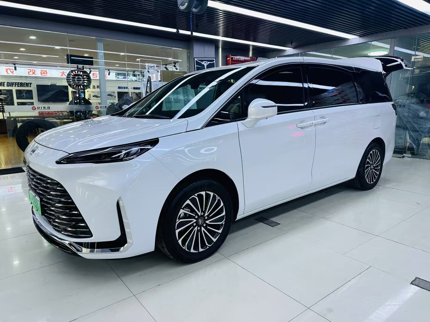 别克GL8改装完工(图8)