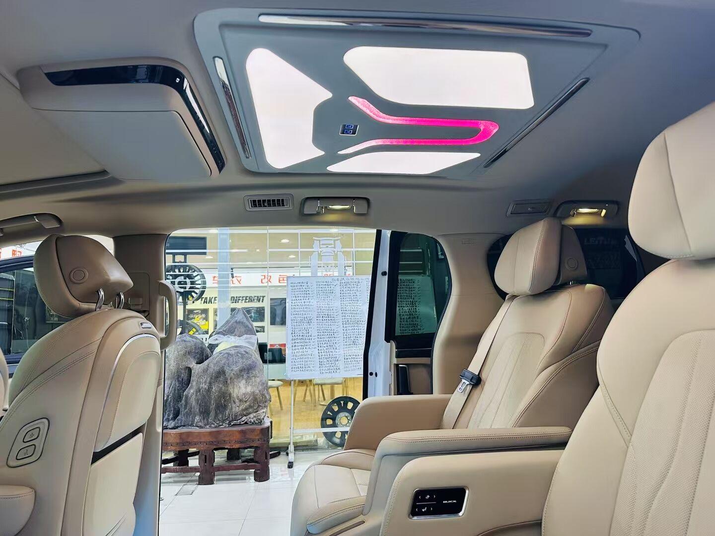 别克GL8改装完工(图4)