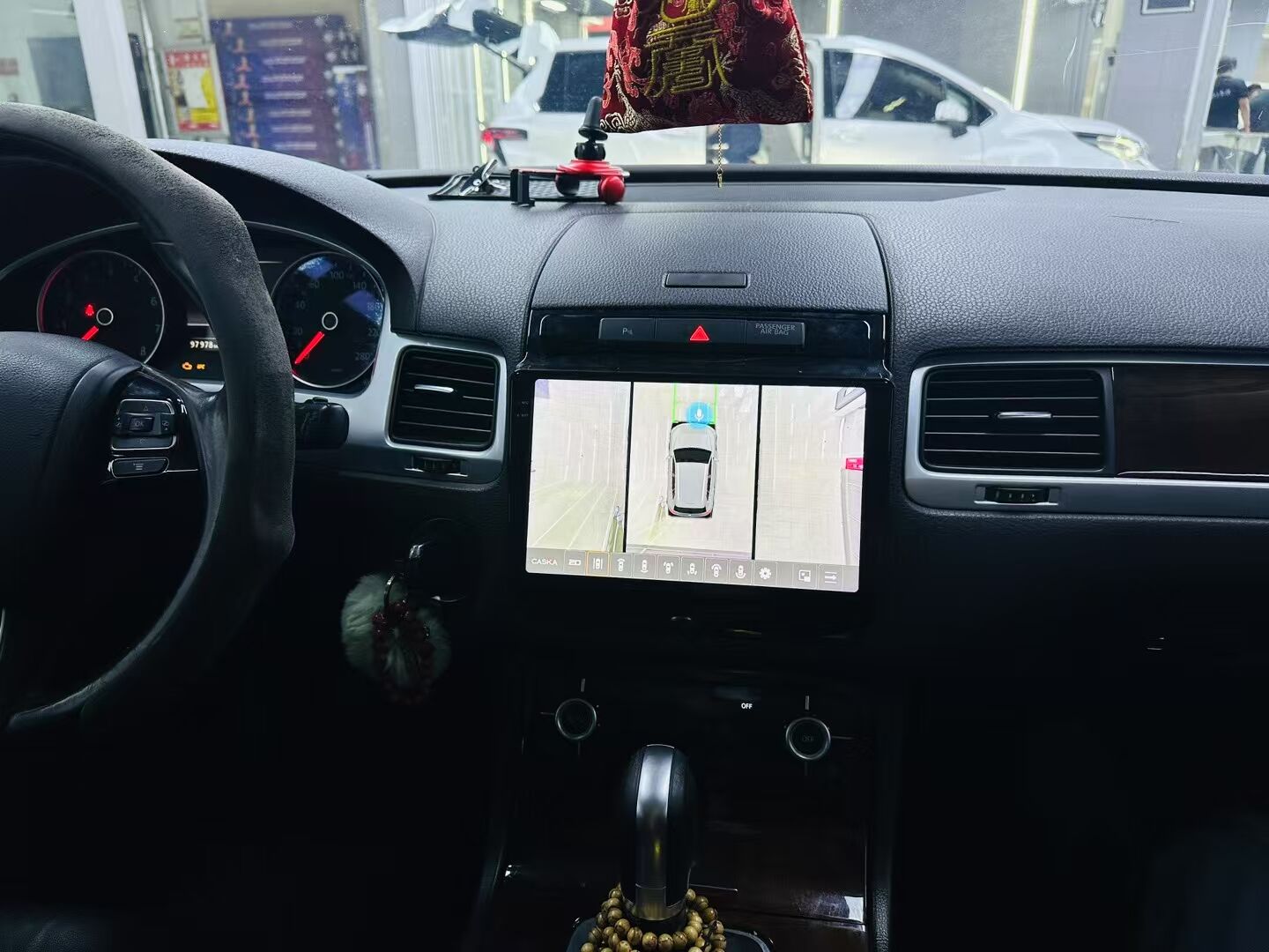 大众途锐改色梦幻火山灰，改装电动尾门，大屏+全景，顶棚翻毛皮(图1)