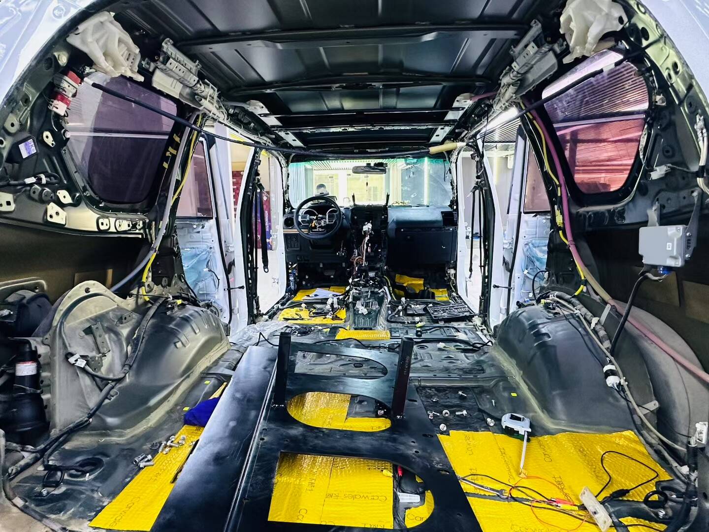 霸道内外老改新+全车翻新+后排改四座(图1)