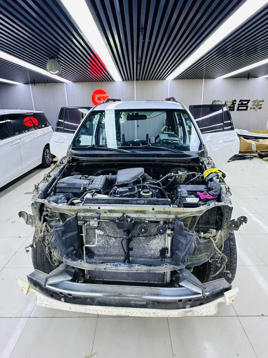 霸道内外老改新+全车翻新+后排改四座(图3)