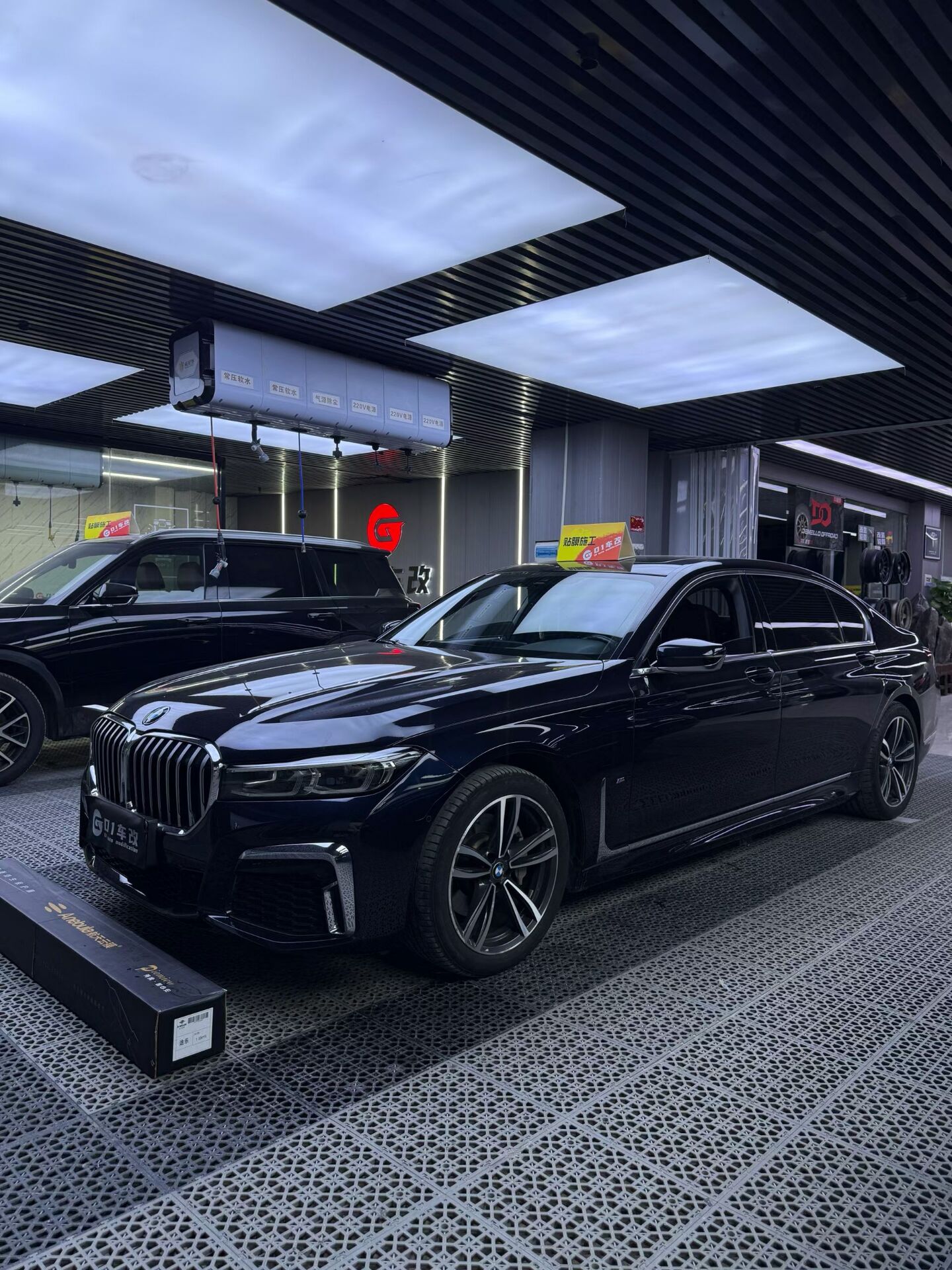 【施工车型】宝马7系 【施工套餐】航天云膜途乐系列车衣(图1)